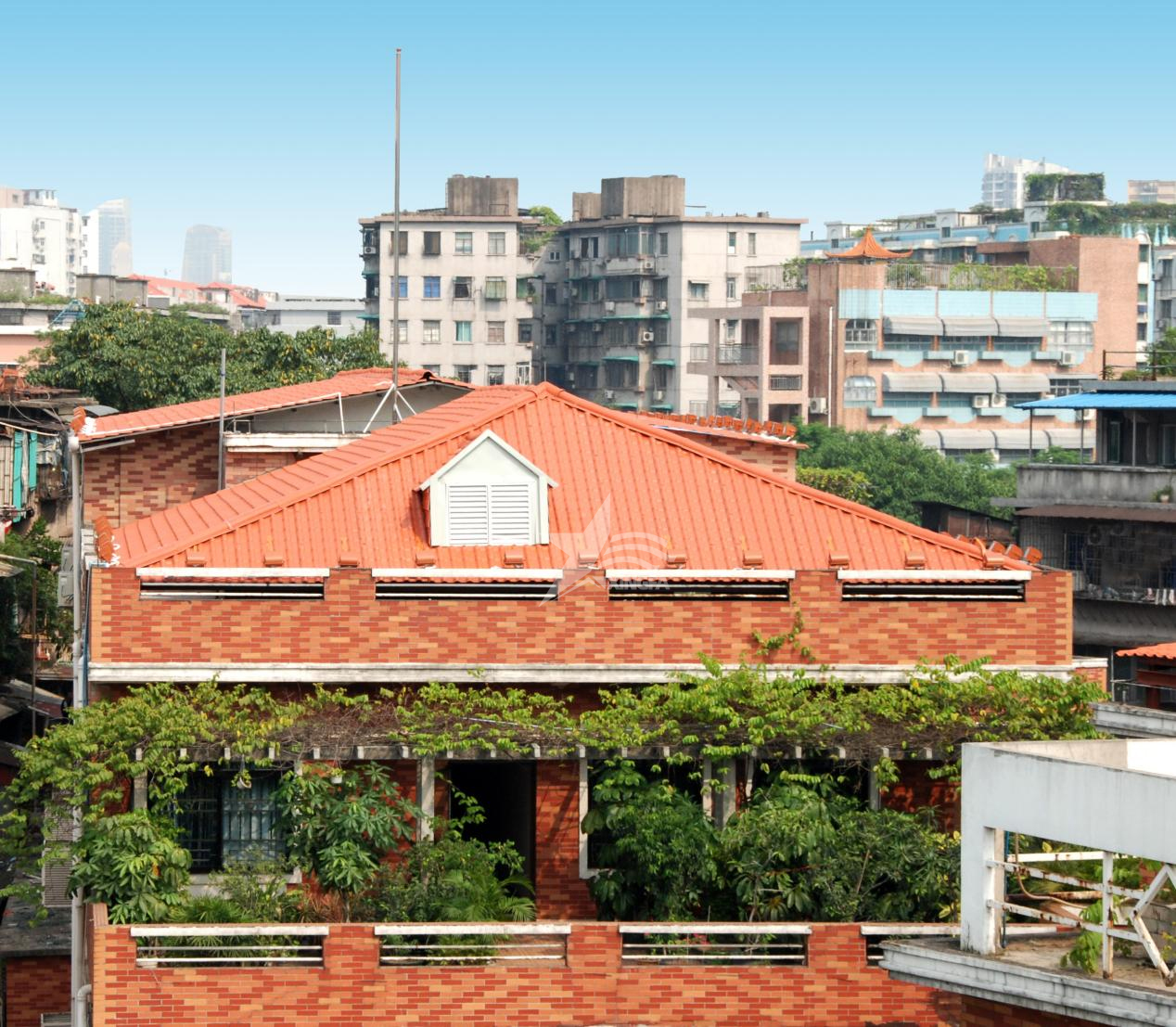 新農村建房：琉璃瓦與合成樹(shù)脂瓦對比，何者更適合？