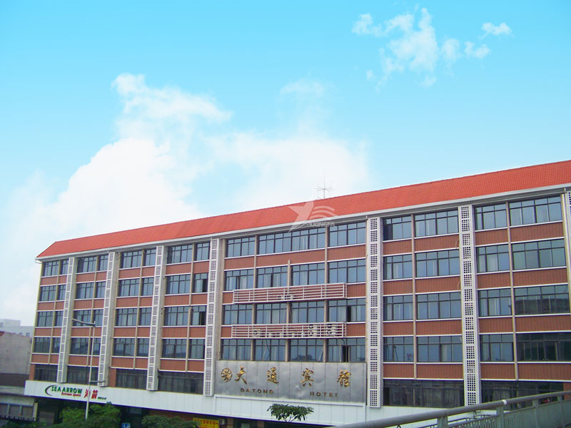 合成樹(shù)脂瓦：輕材質(zhì)高性能，助力屋面建材市場(chǎng)持續發(fā)展